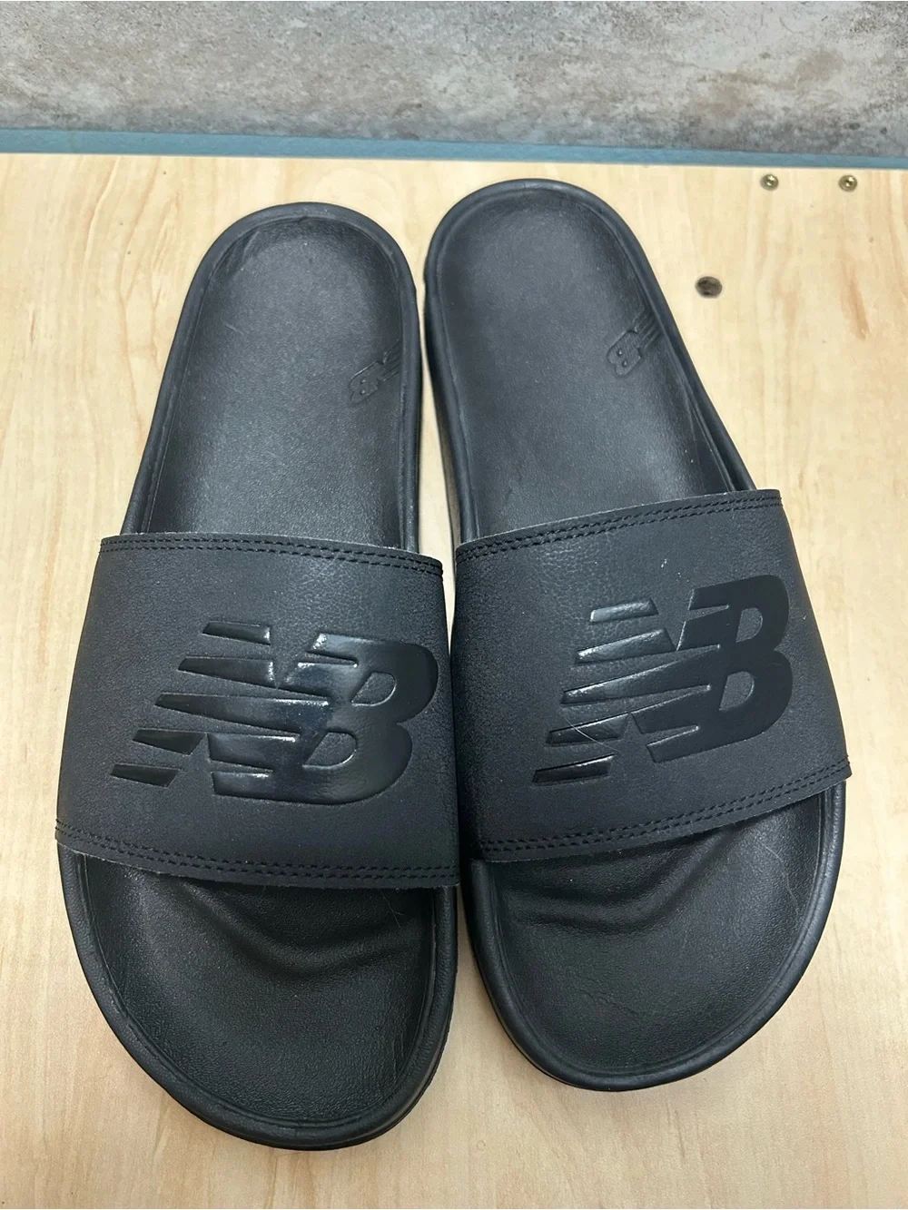 black New Balance 200 slip-on slide sandals men’s size 11